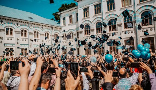 「大学の主席卒業者」って英語でなんていう?!  valedictorian の意味とは